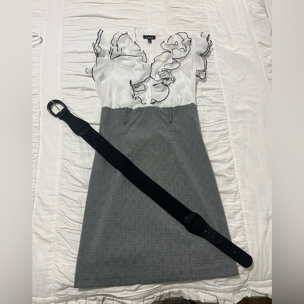 A. Byer black and white dress with belt. Size 7. - Picture 1 of 4